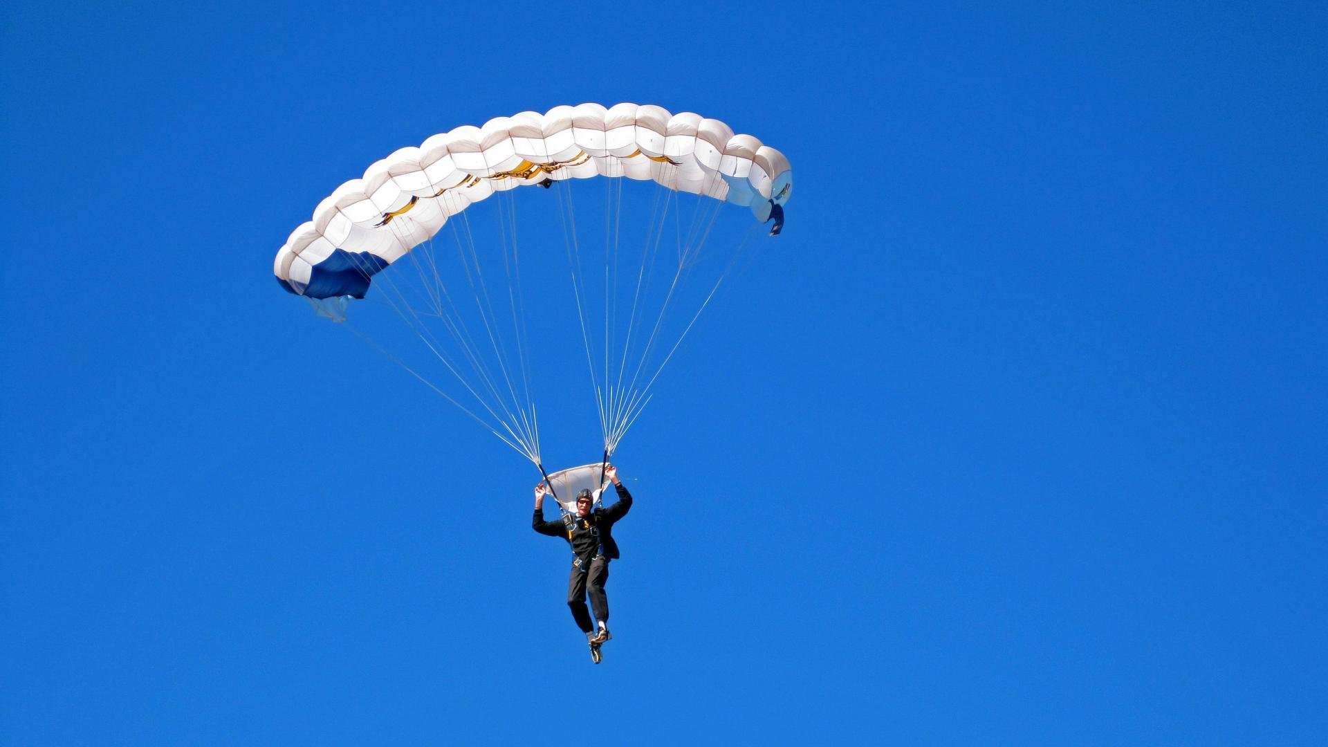 开云官方-_水上漂流：在河流溪谷中进行的极限挑战_，水上漂流运动满足的条件
